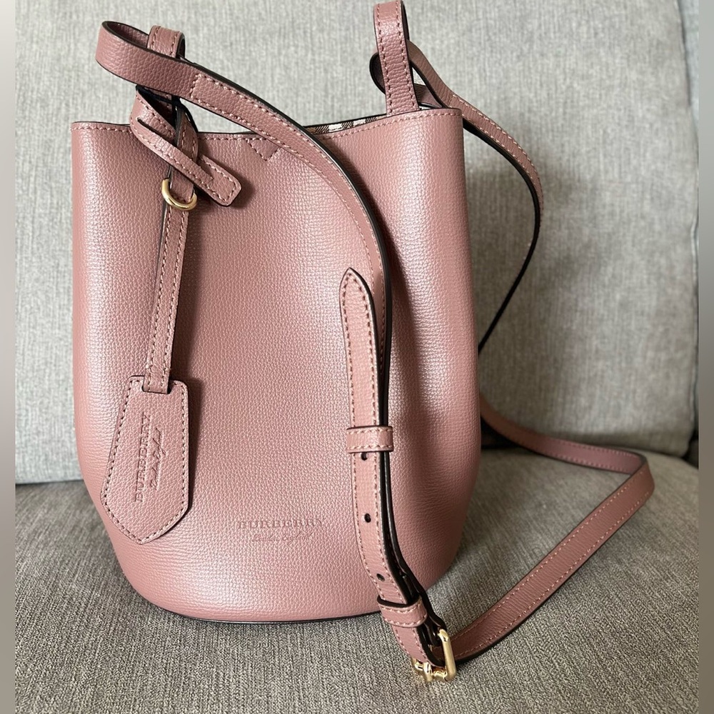 Burberry bucket bag